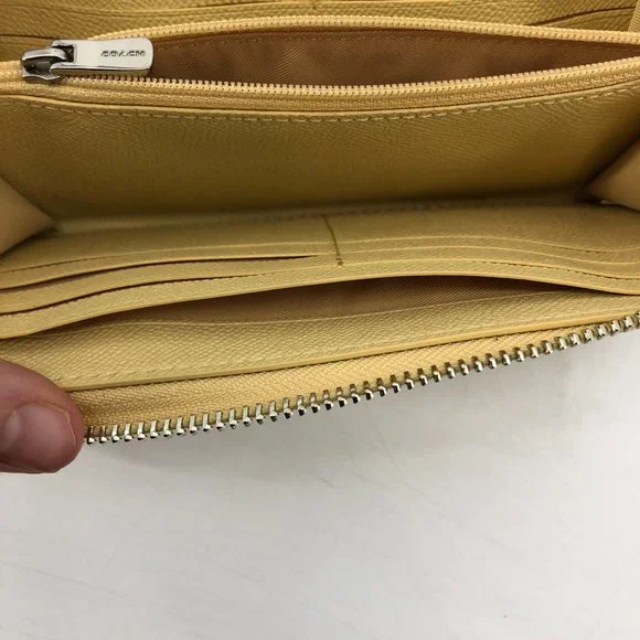 Coach Accordion zip crossgrain leather wallet Vanilla silver - Picture 6 of 16